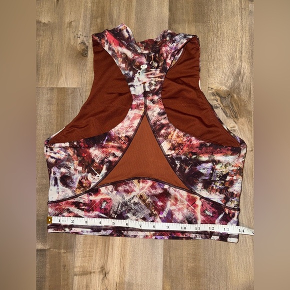 Lululemon Everlux and Mesh Cropped Tank Size 8 - Picture 5 of 7